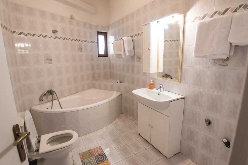 ホテル Artemis Karpenísion 部屋 写真