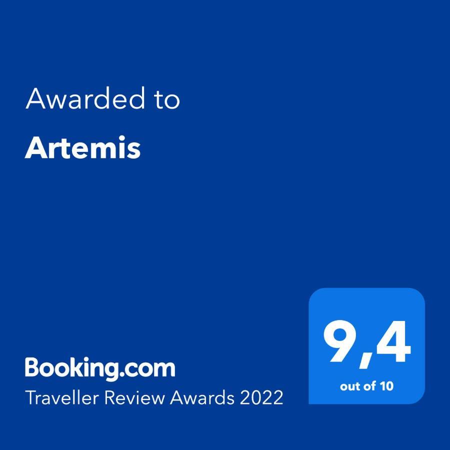 ホテル Artemis Karpenísion エクステリア 写真